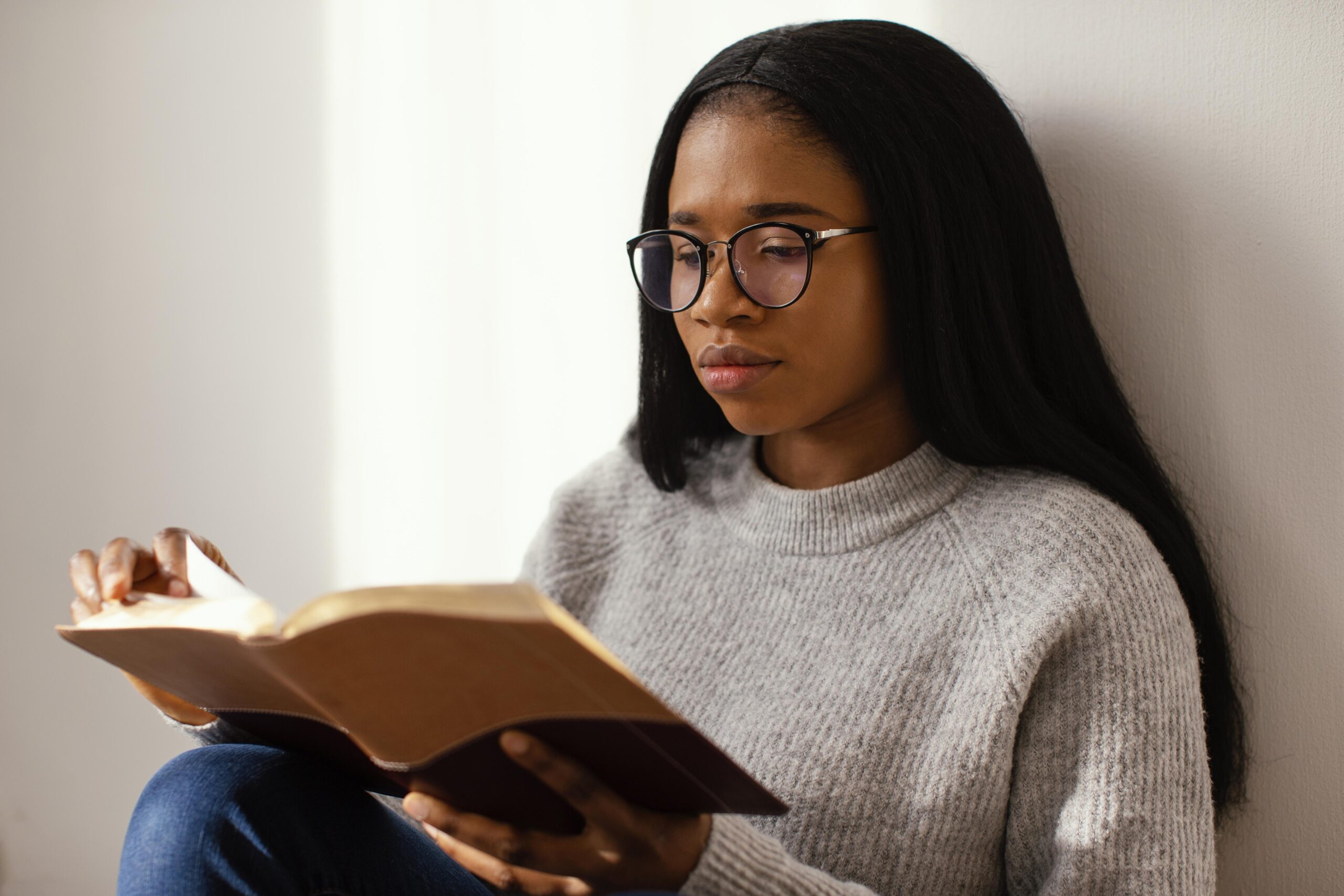 woman-reading-bible-indoors