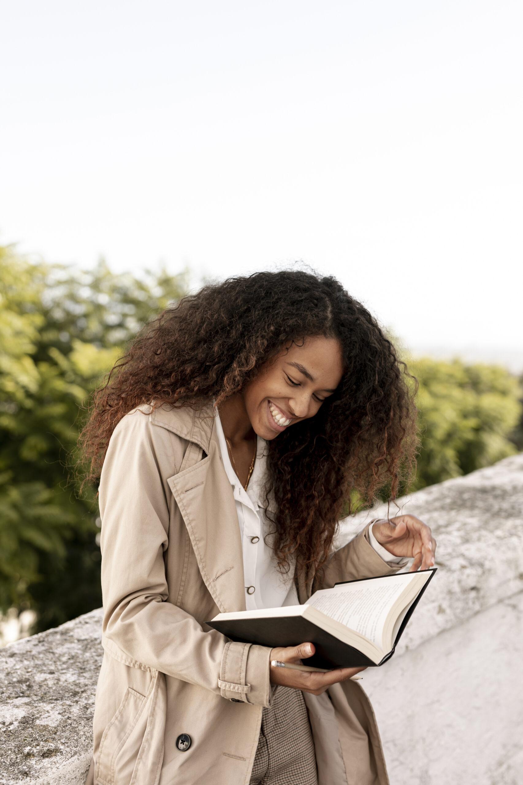 young-woman-reading-outdoors